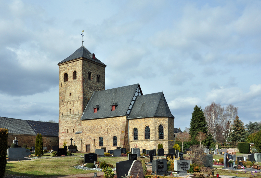 Wollersheim - Friedhofskapelle bei der Kirche  Heilig Kreuz  - 09.03.2012