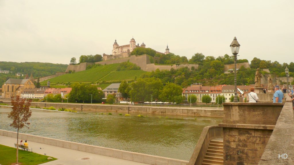 Wrzburg - Blick von der alten Mainbrcke zur Festung Marienberg