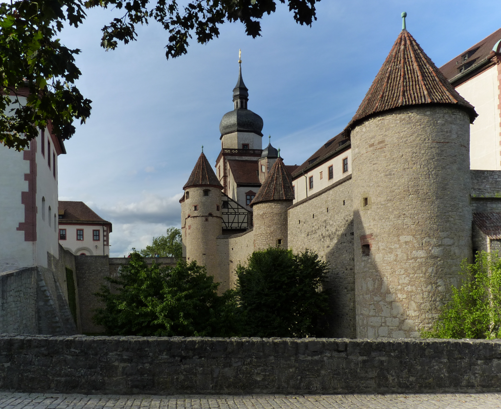 Wrzburg - Festung Marienberg - Blick auf den inneren Burggraben. 29.07.2012