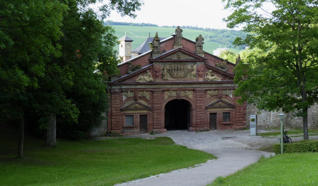 Wrzburg - Festung Marienberg mit Blick auf das Neutor - 29.07.2012