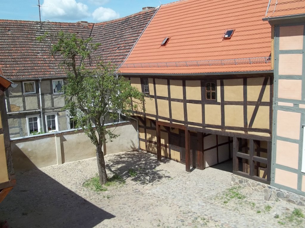 Wusterhausen/Dosse, Am Markt 3 ( Herbst'sches Haus ), Hof mit Nebengebuden (28.05.2011)