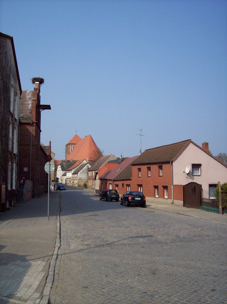 Wusterhausen/Dosse, Borchertstrae, Blick zur Kirche (07.04.2009)