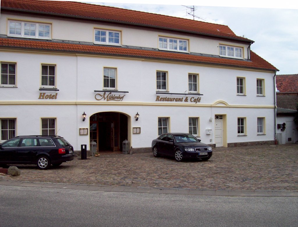 Wusterhausen/Dosse, Kyritzer Strae 31, Hotel  Mhlenhof , ehemalige Wassermhle (01.08.2009)