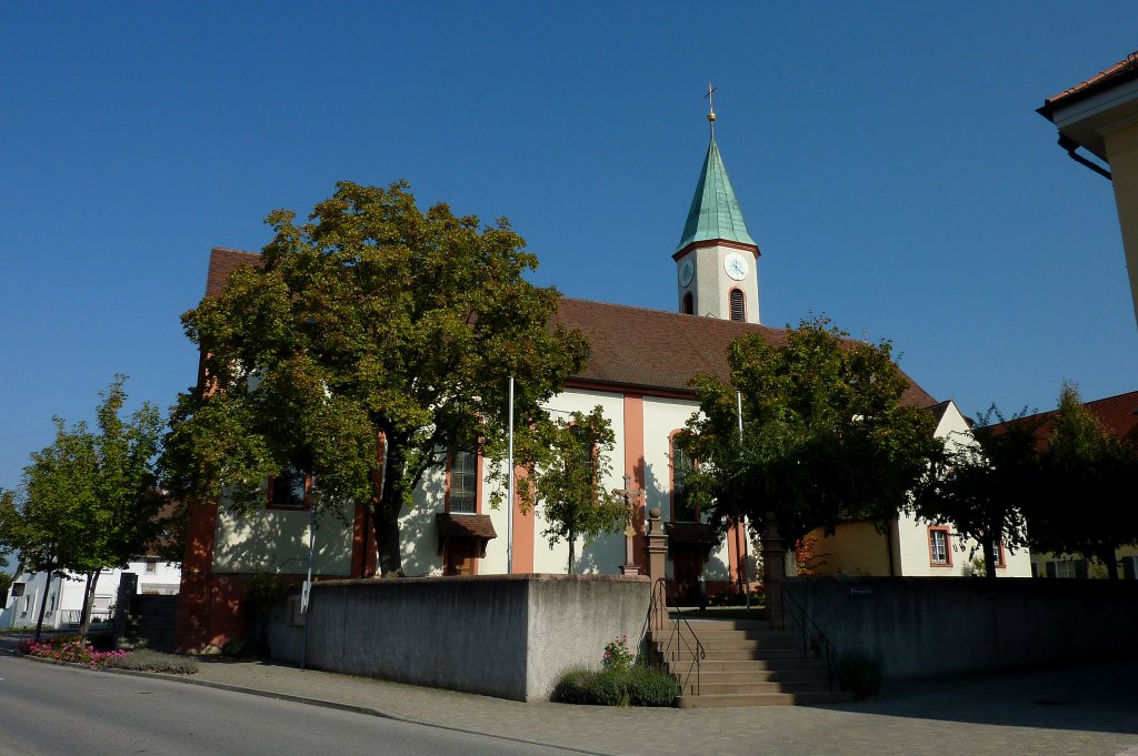 Wyhl am Kaiserstuhl, die Kirche des Ortes, Okt.2011