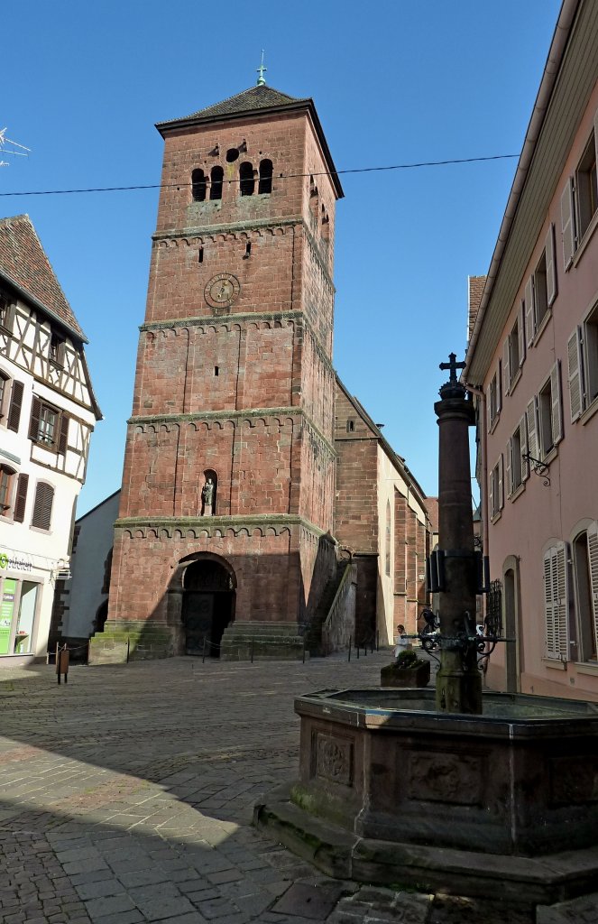 Zabern (Saverne), die ehemalige Stiftskirche mit dem romanischen Turm, heute Pfarrkirche  Mari Geburt  , Okt.2012
