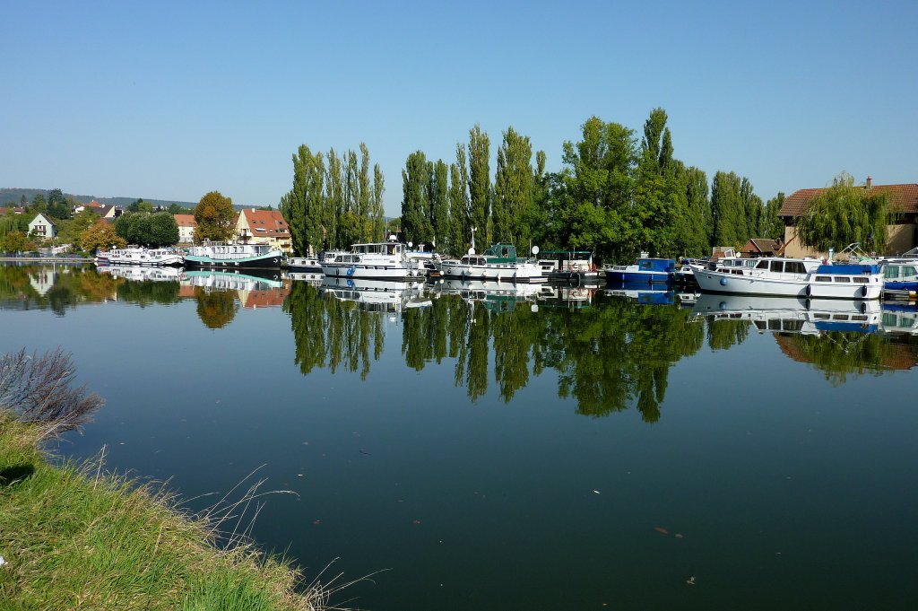 Zabern (Saverne), der Hafen liegt mitten in der Stadt und hat Anschlu an den Rhein-Marne-Kanal, Okt.2012  