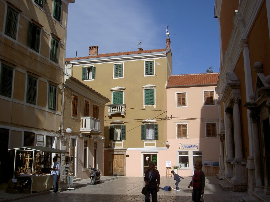 Zadar, Poljana Simeon Budinca Platz (08.10.2011)