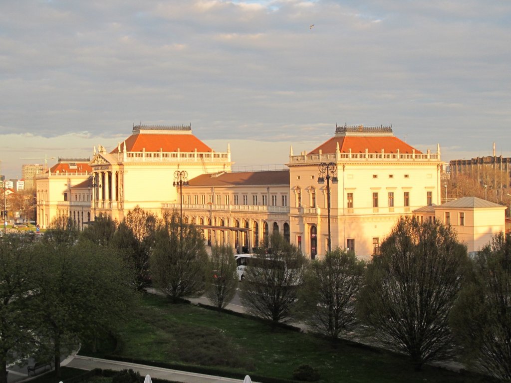 Zagrebački Glavni kolodvor (Zagreb Hauptbahnhof) in der Abendsonne am 14. April 2013.