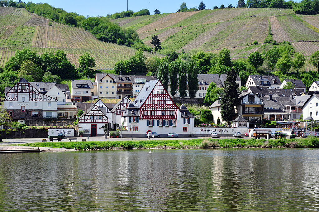 Zell a.d. Mosel mit Weingut  Treis  - 14.05.2012