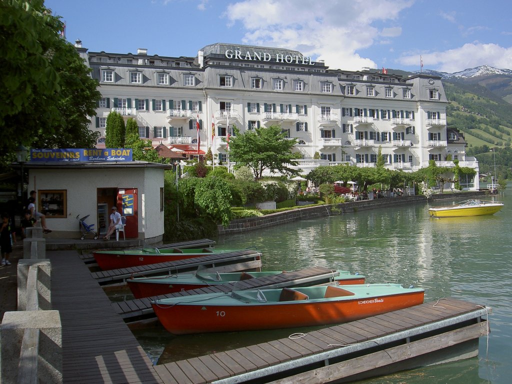 Zell am See, Grand Hotel, erbaut von 1894 bis 1896 im Belle Epoque Stil (08.06.2013)