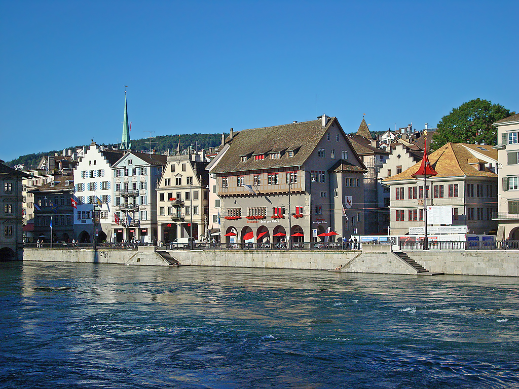 Zrich, Limmatquai und Zunfthuser. Aufnahme vom 31. Juli 2010, 17:22