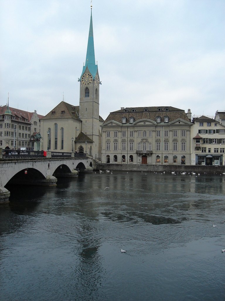 Zürich mit Fraumünsterkirche und Münsterbrücke im herbstlichen grau. 14.12.09