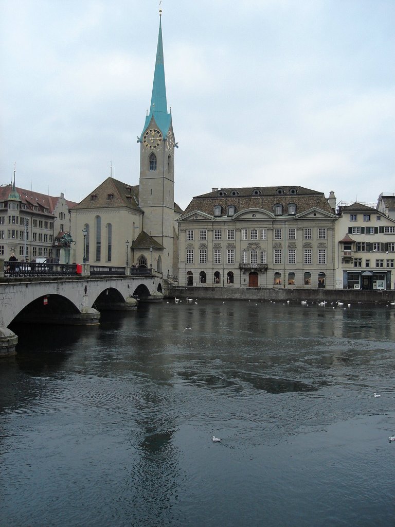 Zrich mit Fraumnsterkirche und Mnsterbrcke im herbstlichen grau. 14.12.09