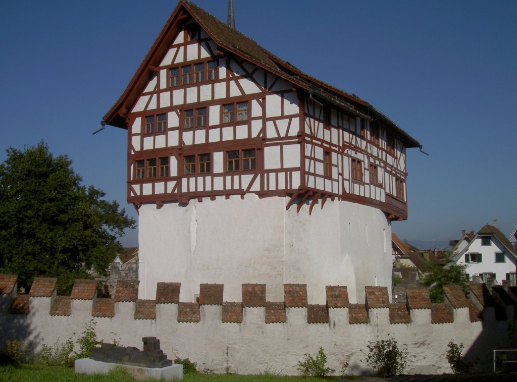 Zug, Burg, freistehender Amtssitz der kyburgischen Vgte, seit 1982 historisches 
Museum des Kantons Zug (09.08.2010)