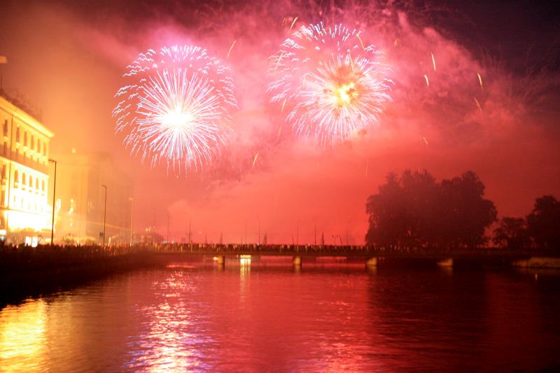 Zum Seefest am 13.08.2011 fand in Genf ein 70 mintiges Feuerwerk von drei Feuerwerkmeisten statt.