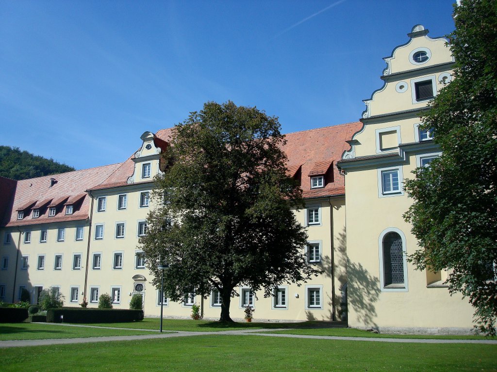 Zwiefalten in Oberschwaben, die Klostergebude des ehemaligen Benediktinerklosters, gestiftet 1089, aufgelst 1802, heute Psychatriezentrum, Sept.2010