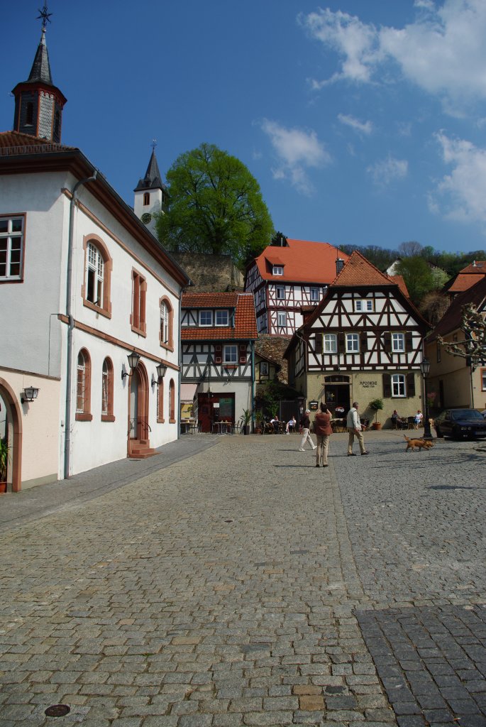 Zwingenberg, Rathaus, Apotheke und Bergkirche am Markt (10.04.2009)