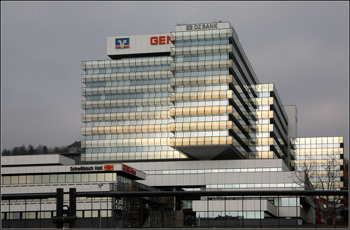 . Architektur der Siebziger Jahre -

Geno-Haus in Stuttgart von 1972, geplant von Kammerer + Belz und Partner, heute KBK Architekten (Stuttgart).

04.04.2013 (Matthias)