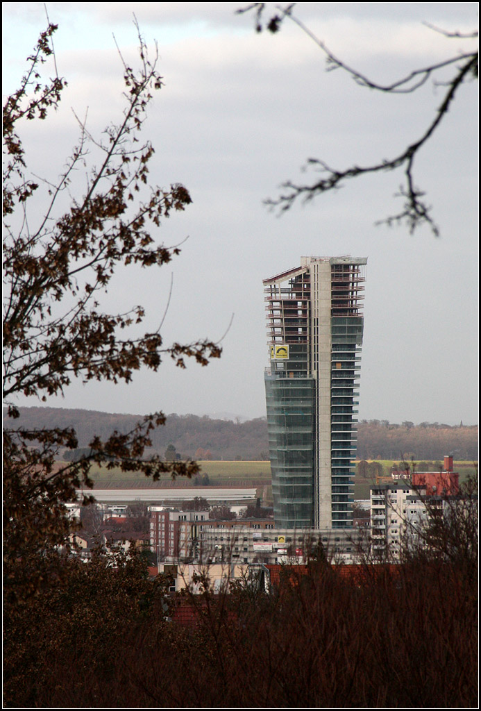 . Auf Augenhhe -

Der unfertige Fellbach Wolkenkratzer.

27.12.2016 (M)