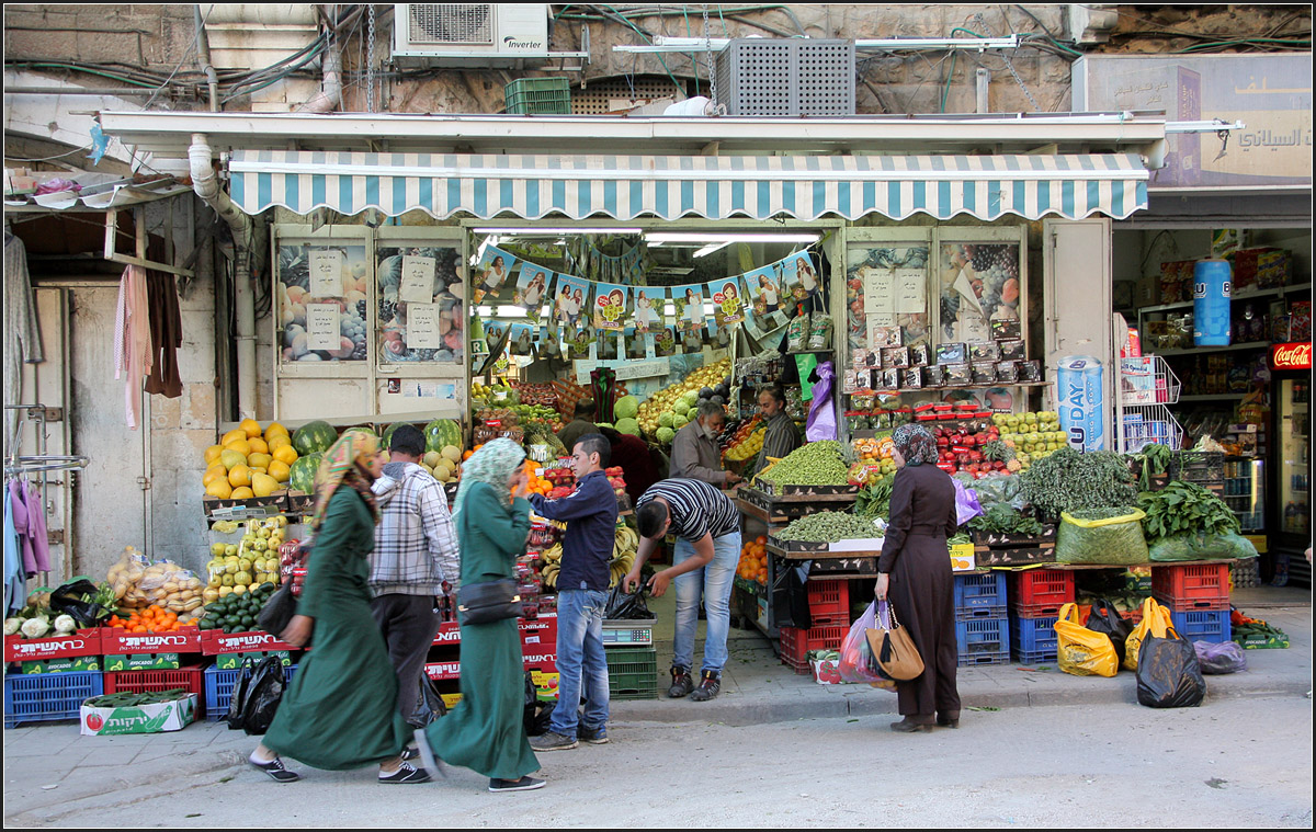 . Bunte Vielfalt -

Obstladen in Ostjerusalem nrdlich des Damaskustores.

26.03.2014 (Matthias)