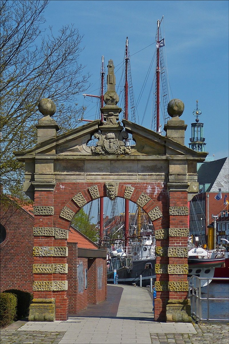 . Das Emder Hafentor wurde 1635 vom Emder Stadtbaumeister Martin Faber erbaut.  06.05.2016
