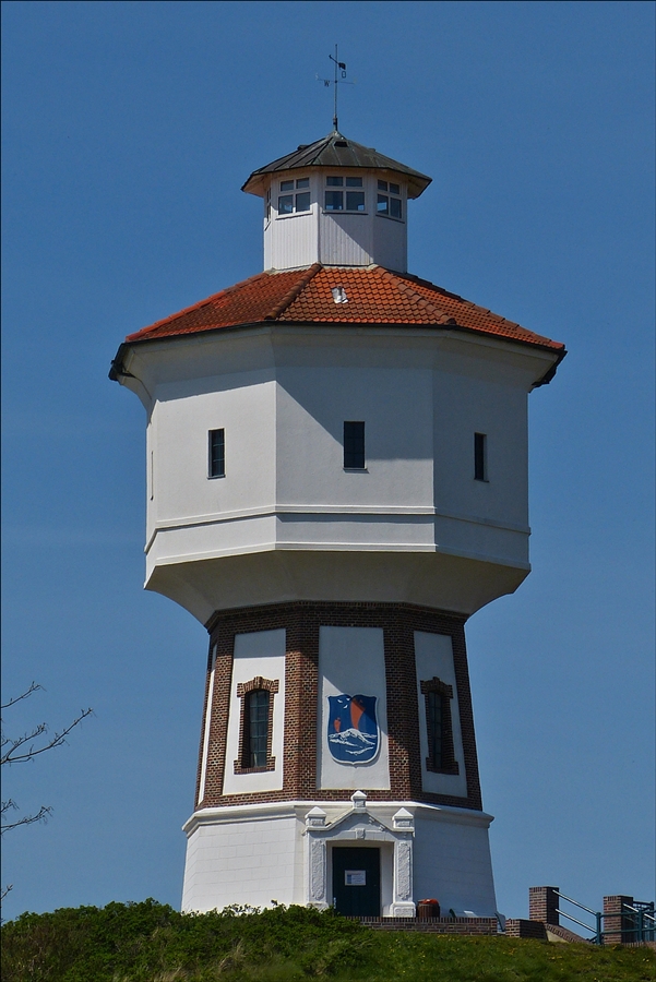 . Der 18 meter hohe Wasserturm der Insel Langeoog, aufgenommen am 05.05.2016