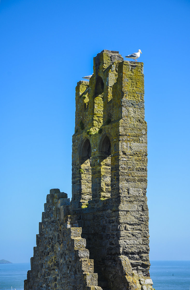  Der Glockenturm von St. Mary's Abbey in Howth stlich von Dublin. Aufnahme: 12. Mai 2018.