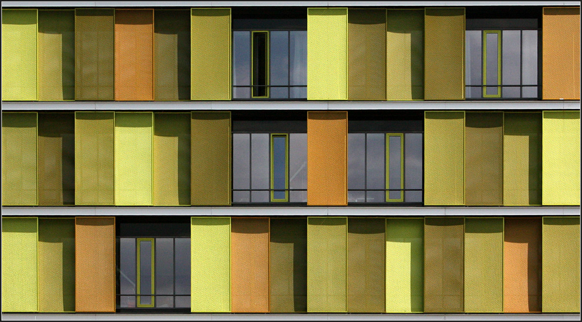 . Die bunte Fassade -

Rems-Murr-Kliniken in Winnenden.

21.08.2014 (Matthias)