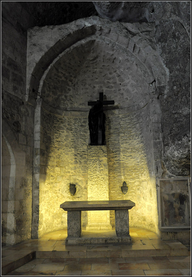 . Die Grabeskirche in Jerusalem - 

In der Krypta der Kreuzauffindung.

21.03.2014 (Jonas)