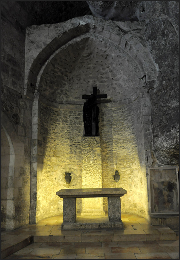 . Die Grabeskirche in Jerusalem - 

In der Krypta der Kreuzauffindung.

21.03.2014 (Jonas)