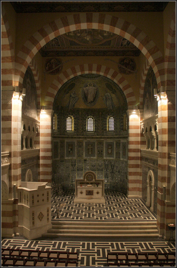 . Die Himmelfahrtkirche in Jerusalem -

Blick in den Chorraum.

24.03.2014 (Matthias)