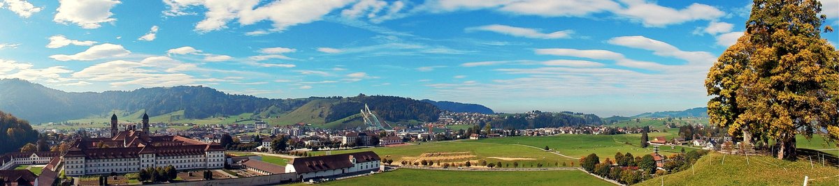  Einsiedeln, Panoramablick von Osten, am Friherrenberg - 02.10.2015