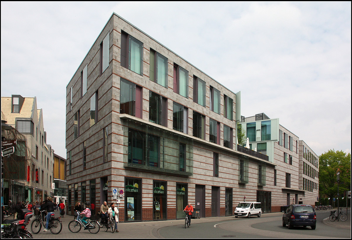 .  Einzelhandels- und Dienstleistungszentrum Stubengasse in Mnster -

Groer zweiteiliger Neubaukomplex fr Einzelhandel, Dienstleistungen und einem Hotel in der Altstadt von Mnster. Architekten sind Ernst Kasper und Matthias Fritze, Fertigstellung war 2009.

22.04.2014 (Matthias)