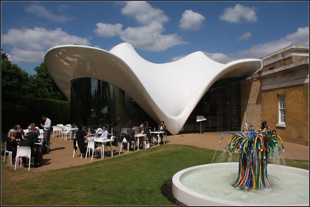 . Geschwungene Formen -

Restaurant der Serpentine Sackler Gallery von Zaha Hadid Architects.