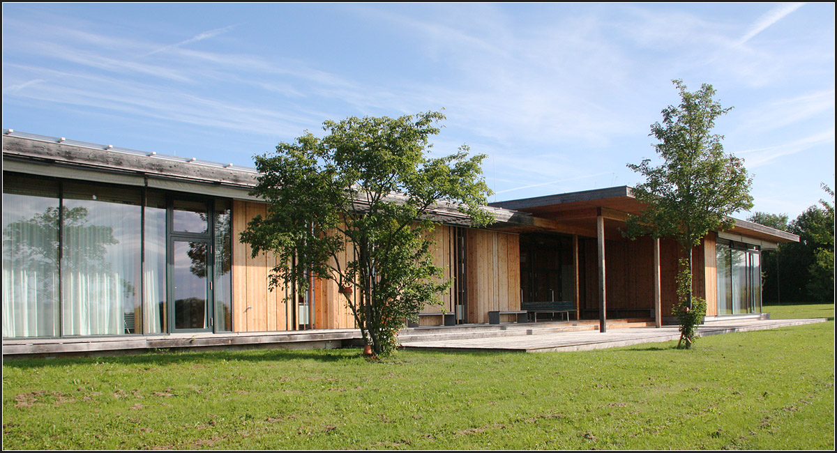 . Hilde-Domin-Schule Herrenberg -

Flacher Holzbau mit groen Glasflchen.

August 2014 (Matthias)