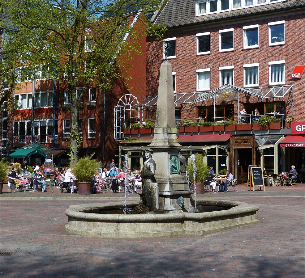 . Im Stadtgarten unweit des Rathauses von Emden, befindet sich dieser Brunnen ein Denkmal zu Ehren des frheren Oberbrgermeisters (1875-1913) Leo Frbringer, erbaut vom Bildhauer Georg Ksthard.  06.05.216