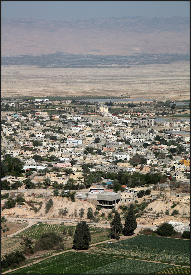 . Jericho -

Jericho gehrt zum palstinensischen Autonomiegebiet, Zone A. Im Hintergrund geht der Blick ber den Jordan hinber nach Jordanien.

21.03.2014 (Matthias)