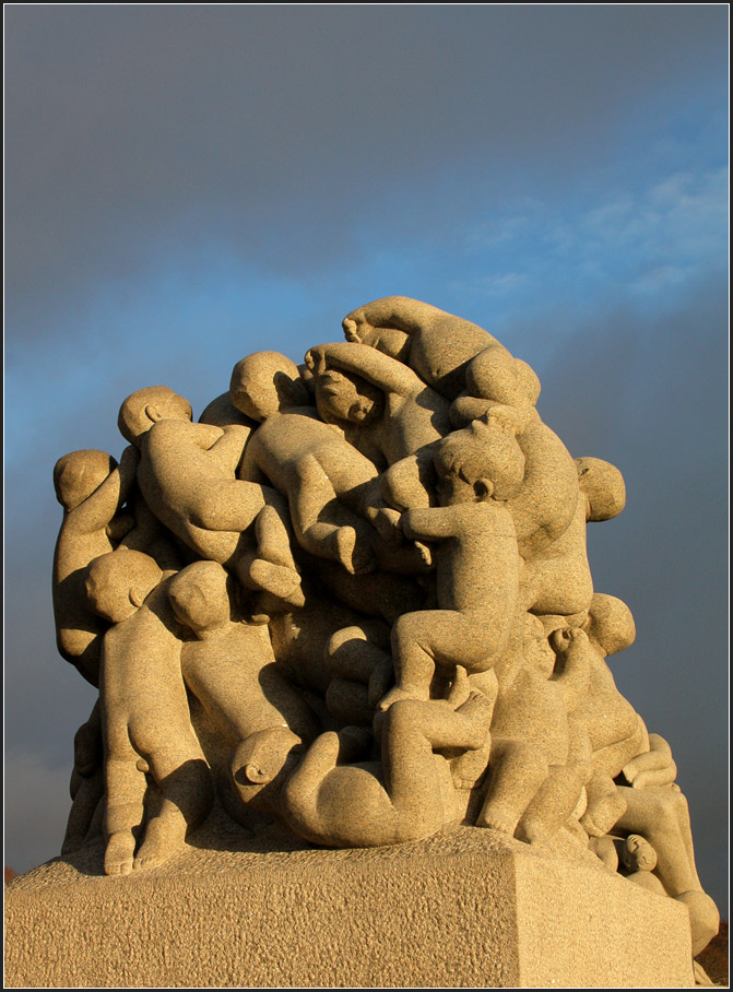 . Kleine Kinder -

Skulpturengruppe beim Monolitten in der Vigeland-Anlage in Oslo.

29.12.2013 (Matthias)