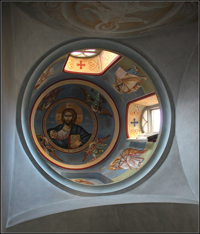 . Klosterkirche an der Felswand -

Die Kirche des griechisch-orthodoxen Kloster Qarantal hat einen weiteren etwas hher liegenden Raum unter einer zweiten Kuppel.

Jericho, 21.03.2014 (Matthias)