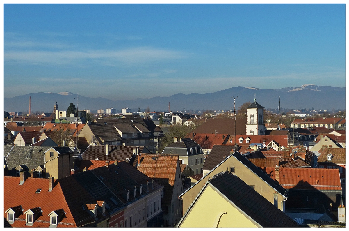 . Mulhouse - Blick ber die Dcher von Mulhouse in Richtung Vogesen. 10.12.2013 (Jeanny)