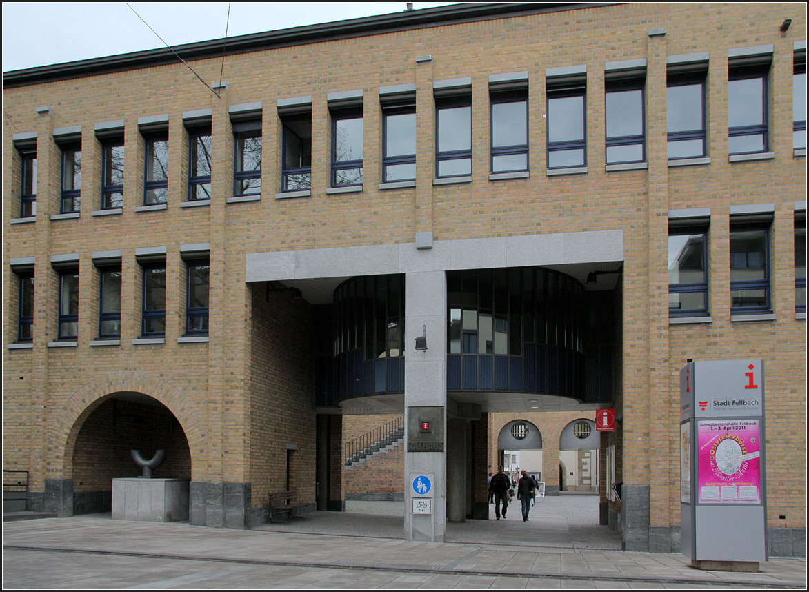 . Sehr gelungen -

Nrdlicher Zugang zum Innenhof des Rathauses in Fellbach. Dort befindet sich auch der Eingang.

14.03.2011 (Matthias)