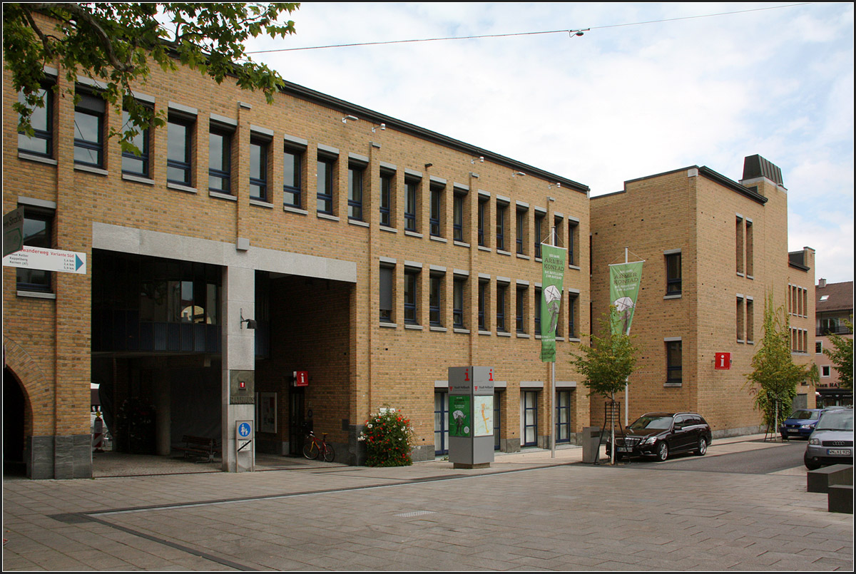 . Sehr gelungen -

Sdfassade des Fellbacher Rathause von Ernst Gisel.

22.08.2014 (Matthias)