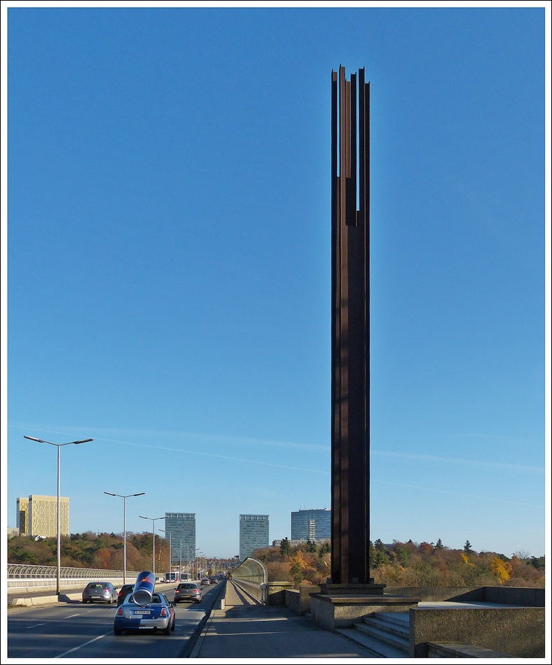 . Stadt Luxemburg - Blick auf das Robert Schuman Denkmal, die Grande-Duchesse Charlotte Brcke bis hin zum Centre Europen auf dem Plateau Kirchberg. 02.12.2013 (Hans)