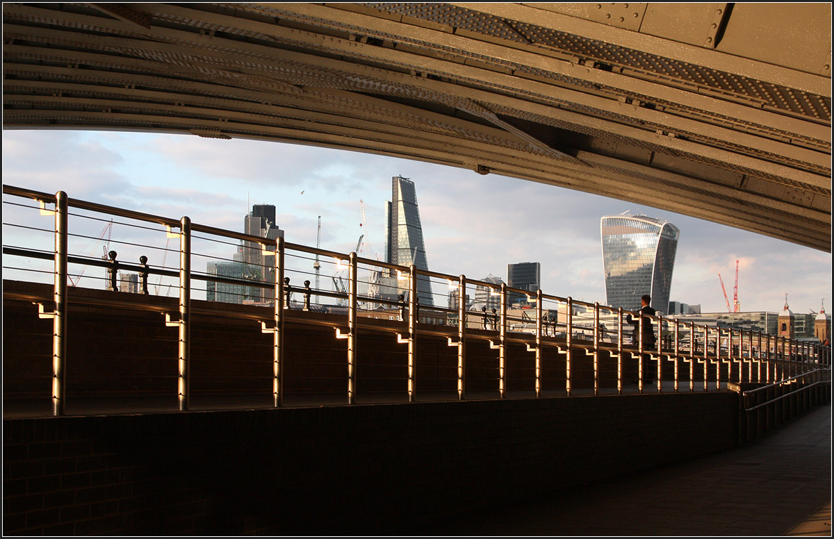 . The City of London -

ber der Brcke liegt der Bahnhof London Blackfriars.

23.06,2015 (M)