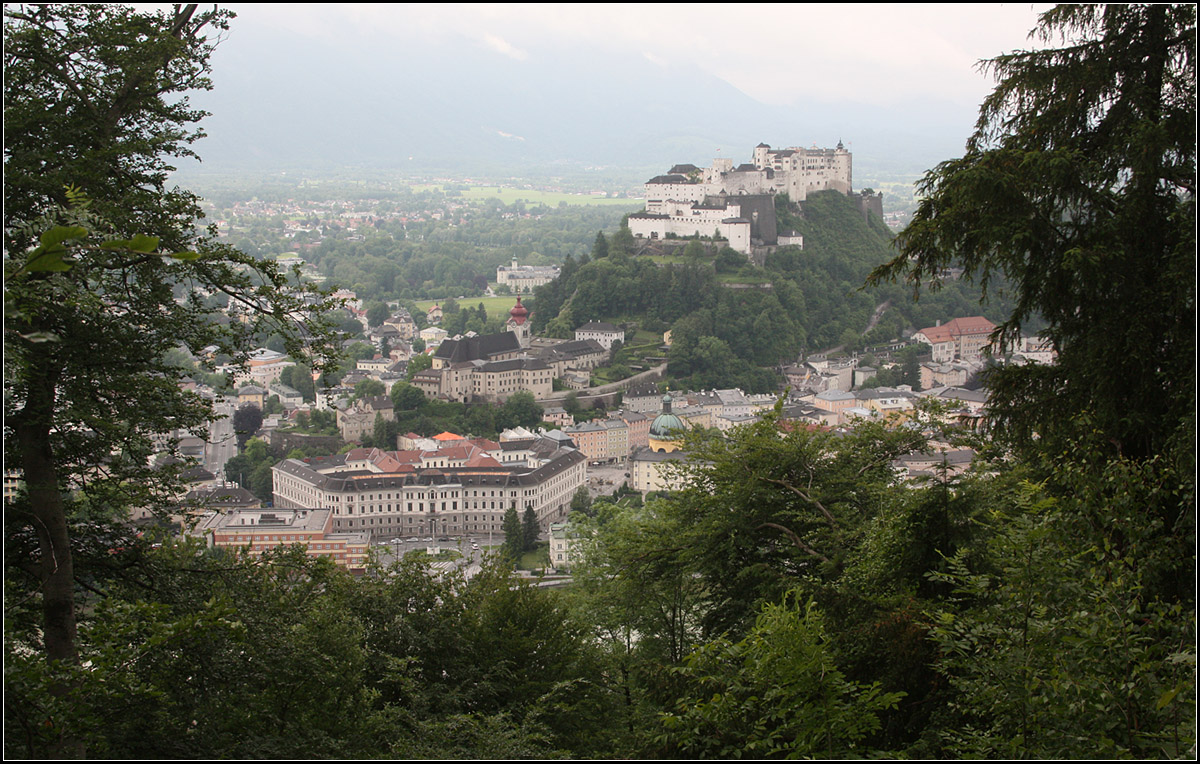 . Trbes Wetter in Salzburg -

Ausblick vom Kapuzinerberg auf die Altstadt und die Festung Hohensalzburg.

30.05.2014 (Matthias)
