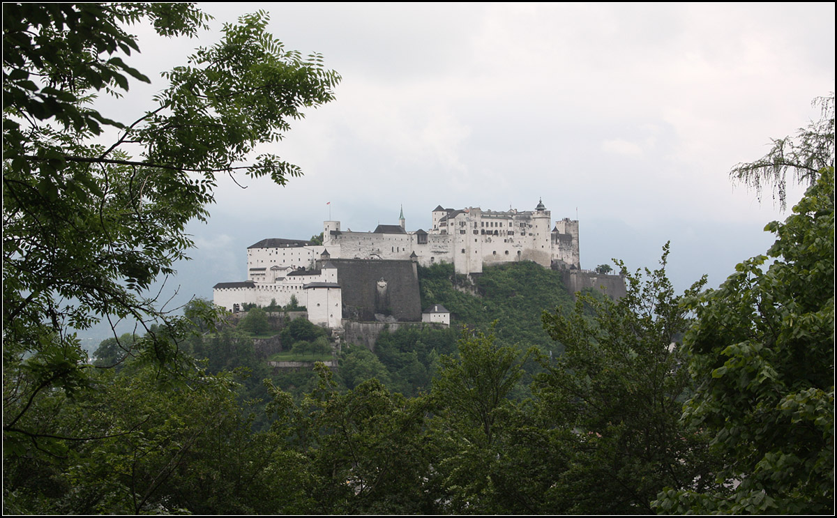 . Trbes Wetter in Salzburg -

Die Festung Hohensalzburg vom Kapuzinerberg aus gesehen.

30.05.2014 (Matthias)