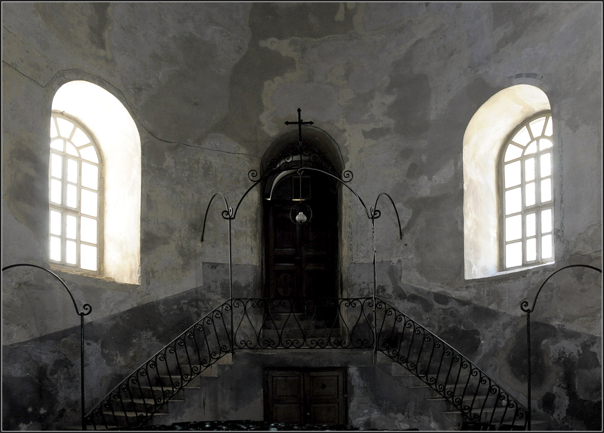 . Zwei Fenster und eine Tr -

Impression aus dem Inneren der Bethlehemer Geburtskirche. Aufgrund der Renovierungsarbeiten konnten wir keine Aufnahme des Kirchenschiffes machen.

27.03.2014 (Jonas)