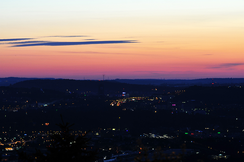 09.07.2016 Stuttgart in der Abenddmmerung mit Blick auf den Pragsattel