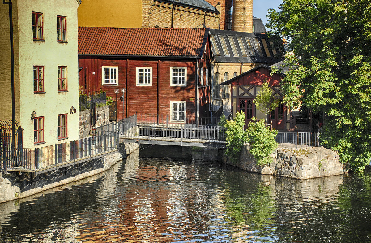 Grhuset und ein Teil des Stadtmuseum von Norrkping von der Brcke Bergsbron aus gesehen. Aufnahme: 22. Juli 2017.