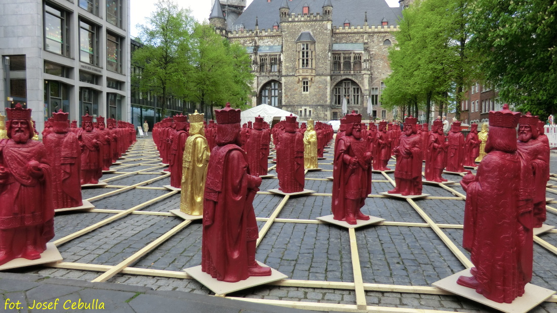 (2014.04.09)_Aachen - Katschhof - Installation des Knstlers Prof. Ottmar Hrl aus Anlass des Karlsjahres 2014